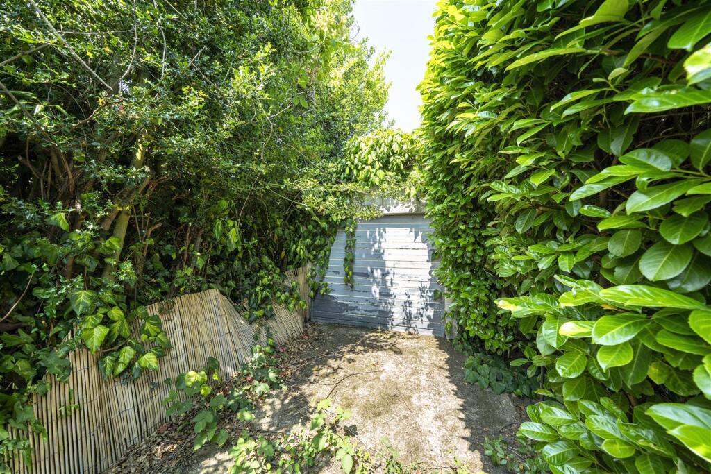 Additional image 20 of Ruscombe Drive, Park Street, St. Albans