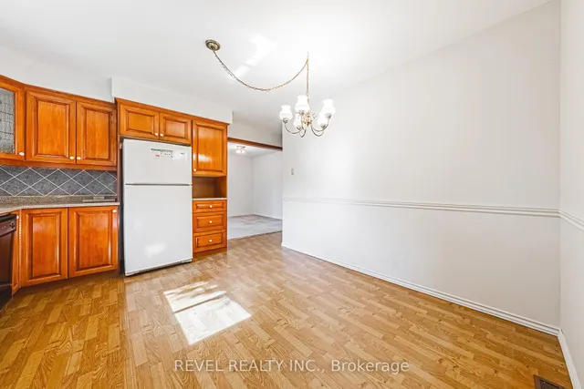 Additional image 9 of 594 Moorelands Cres