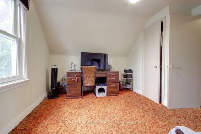 Additional image 25 of 402 Crockett St