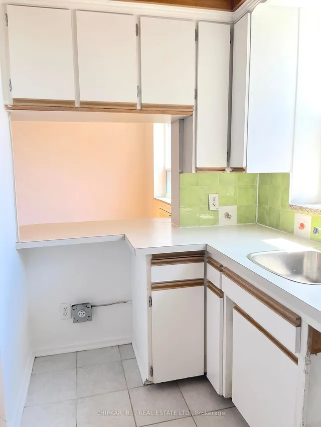 Additional image 7 of 2000 Bloor St Unit 315