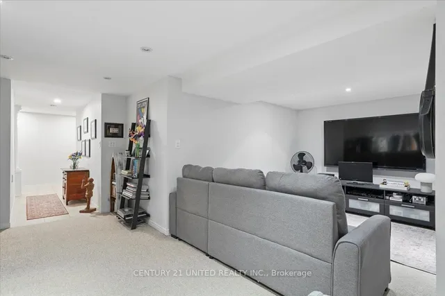 Additional image 36 of 58 Heathcliffe Sq Unit 58