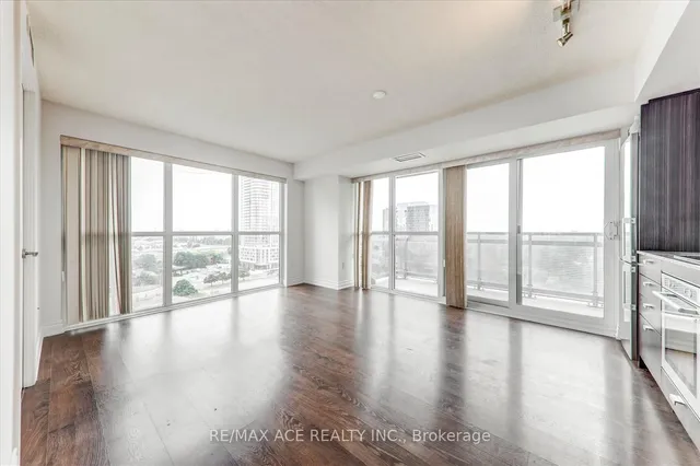 Additional image 14 of 275 Village Green Sq Unit 1323