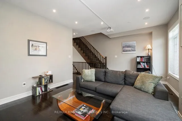 Additional image 39 of 215 Dundas St Unit 9