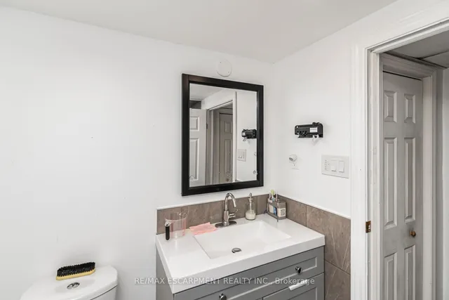 Additional image 24 of 102 Quaker Cres