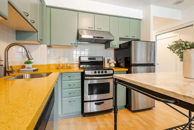 Additional image 7 of 38 Lee Centre Dr Unit 811