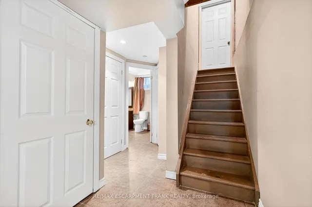 Additional image 36 of 18 Konstantine Crt