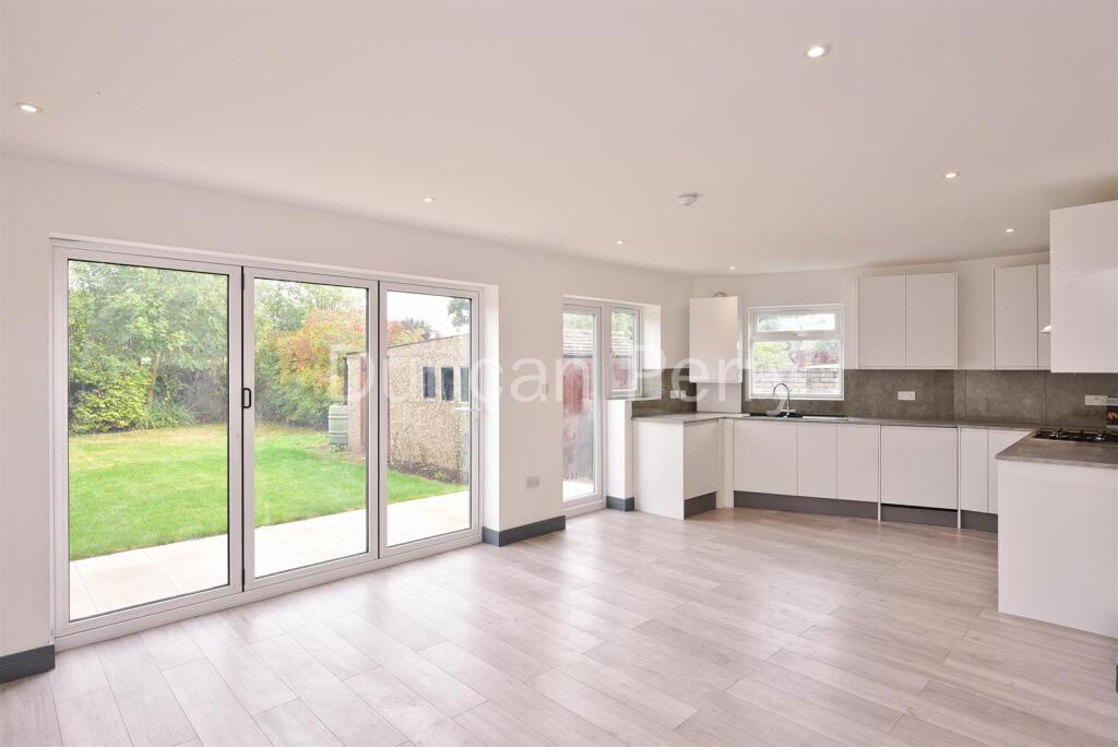 Additional image 2 of Oaklands Avenue, Brookmans Park