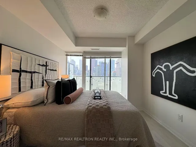 Additional image 8 of 400 Adelaide St Unit 1909