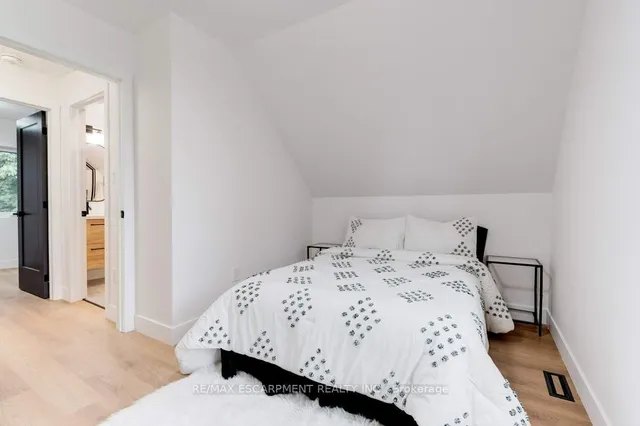 Additional image 29 of 8 Whitfield Ave