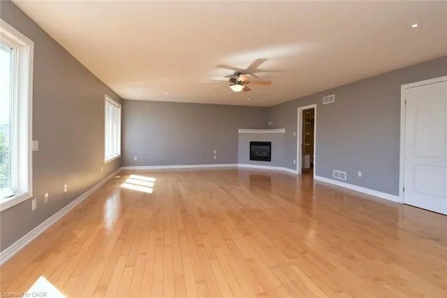 Additional image 21 of 43 Lowinger Ave