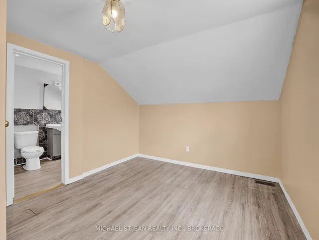 Additional image 30 of 110 Emerald St