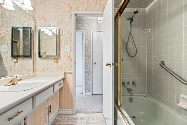 Additional image 35 of 1552 Kerns Rd Unit 4