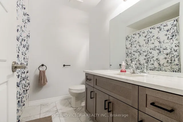 Additional image 19 of 28 Zoe Lane