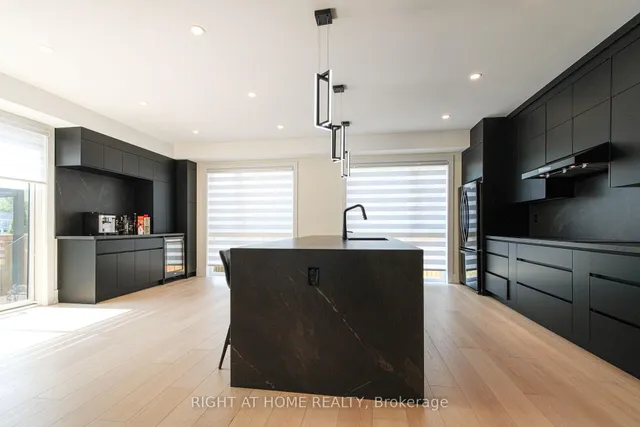 Additional image 10 of 584 WALKERS Line