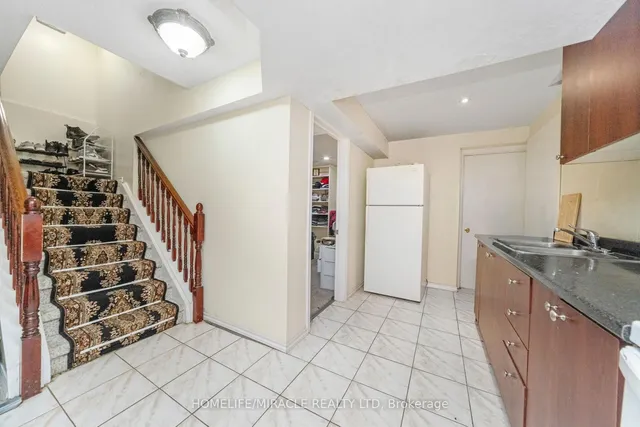 Additional image 35 of 17 Mainard Cres