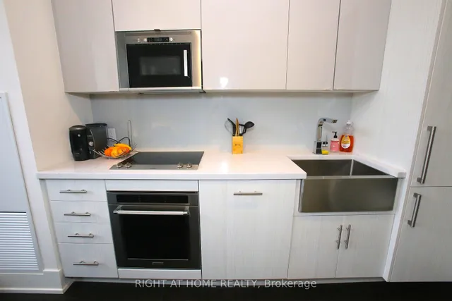 Additional image 17 of 330 Richmond St Unit 210