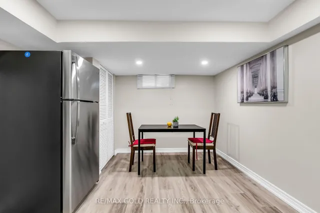 Additional image 36 of 52 Paradelle Cres