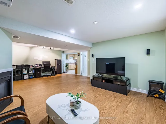 Additional image 45 of 18 Queen Mary Dr