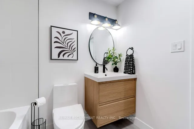 Additional image 17 of 8 Whitfield Ave