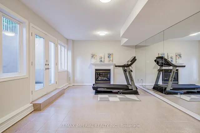 Additional image 47 of 206 Hollywood Ave