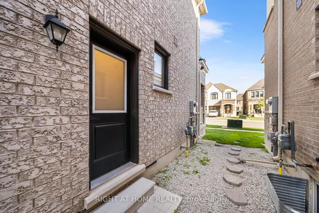 Additional image 42 of 471 Bergamot Ave