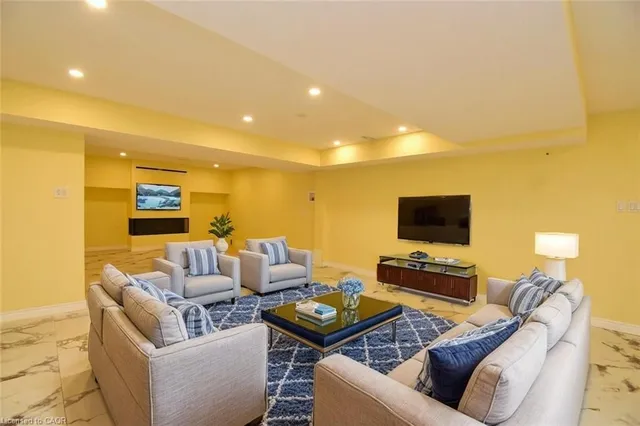 Additional image 24 of 43 Lowinger Ave