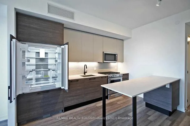 Additional image 7 of 2118 Bloor St Unit 511