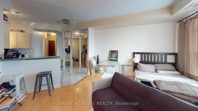 Additional image 17 of 438 Richmond St Unit 908