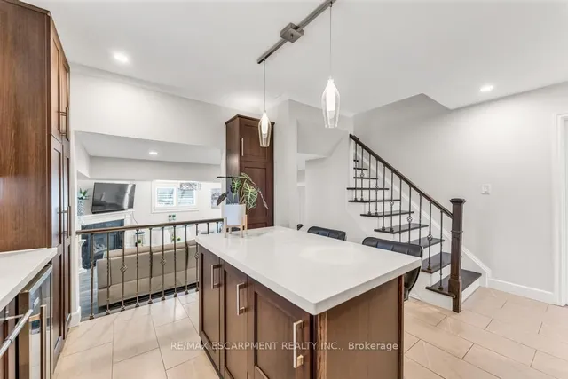 Additional image 5 of 650 Acadia Dr