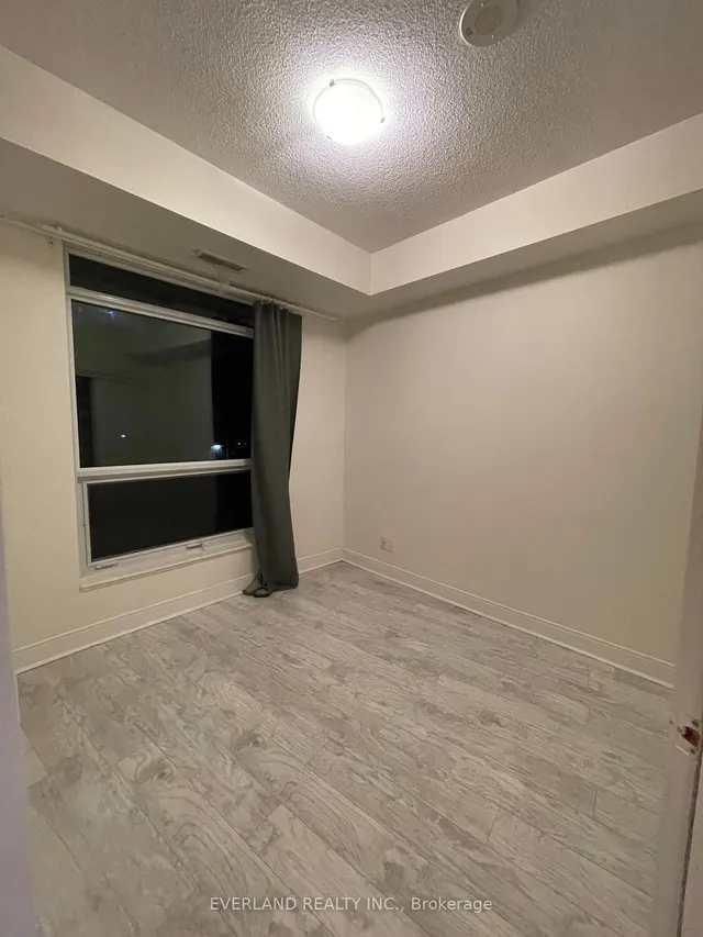 Additional image 6 of 125 Village Green Sq Unit 610