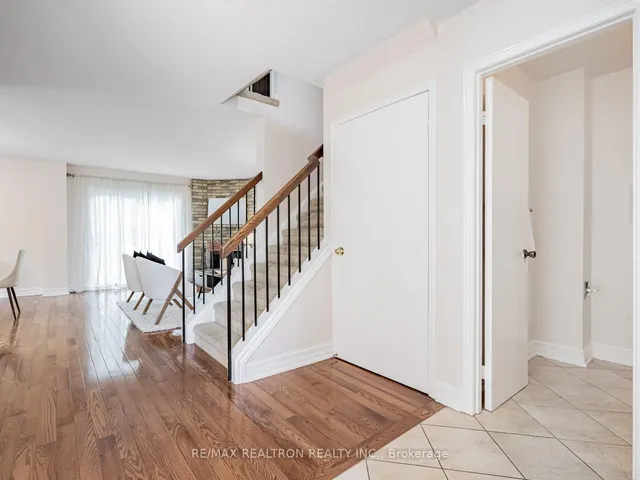 Additional image 5 of 32 Thatcher Crt