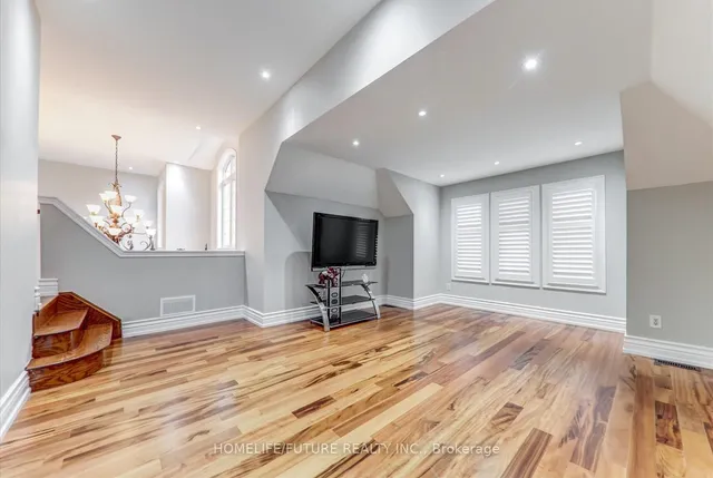 Additional image 21 of 28 Billancourt Cres