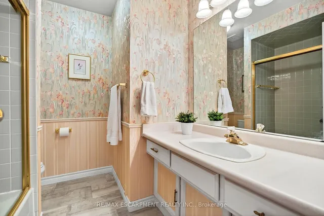 Additional image 34 of 1552 Kerns Rd Unit 4