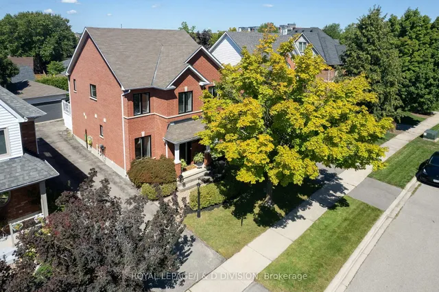 Additional image 3 of 2448 Capilano Cres