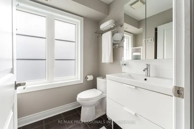 Additional image 41 of 1812 Burnhamthorpe Rd Unit 1