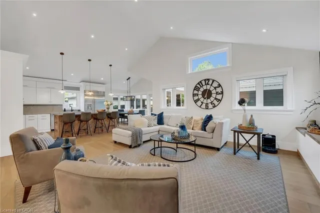 Additional image 12 of 515 Bridgman Ave