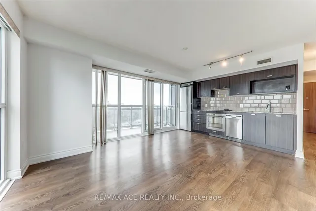 Additional image 16 of 275 Village Green Sq Unit 1323