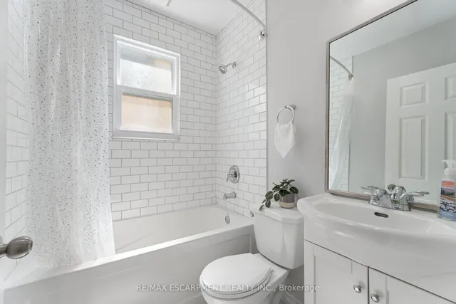 Additional image 17 of 197 East 12th St