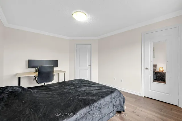 Additional image 18 of 1128 Knotty Pine Grve