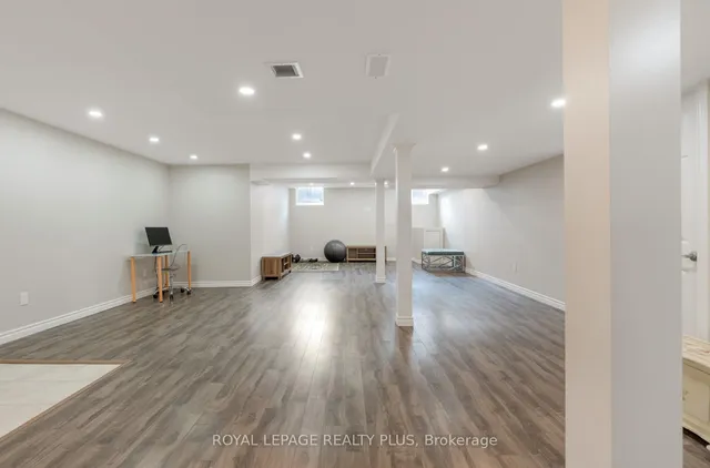 Additional image 37 of 1059 McClenahan Cres
