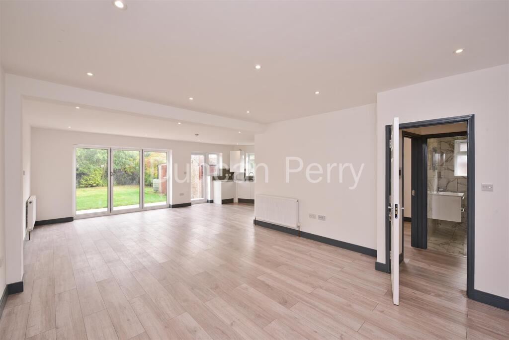 Additional image 5 of Oaklands Avenue, Brookmans Park