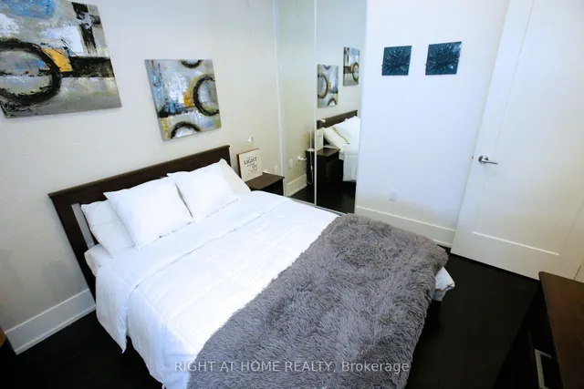 Additional image 4 of 330 Richmond St Unit 210