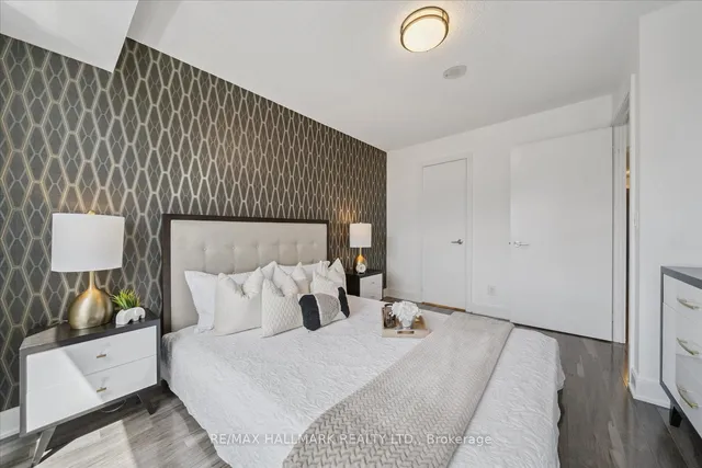 Additional image 6 of 125 Village Green Sq Unit 3006