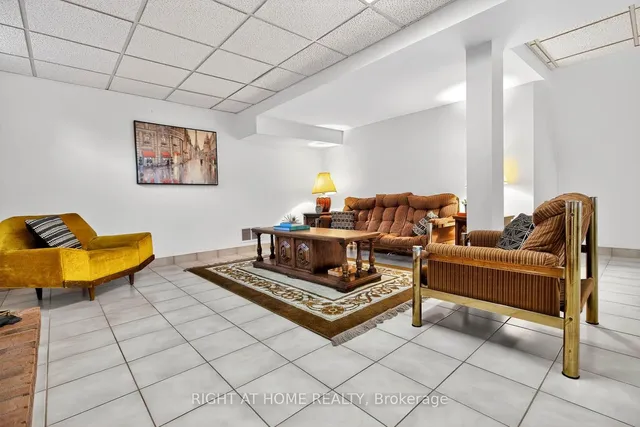 Additional image 27 of 1084 Grandeur Cres