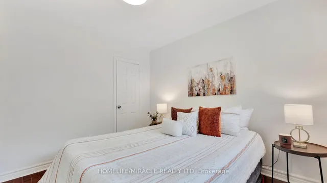 Additional image 24 of 8 Hollyhedge Dr