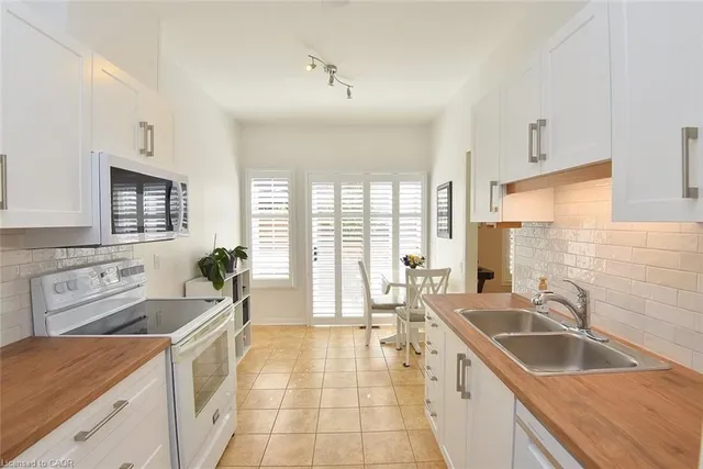 Additional image 13 of 137 Silverbirch Blvd