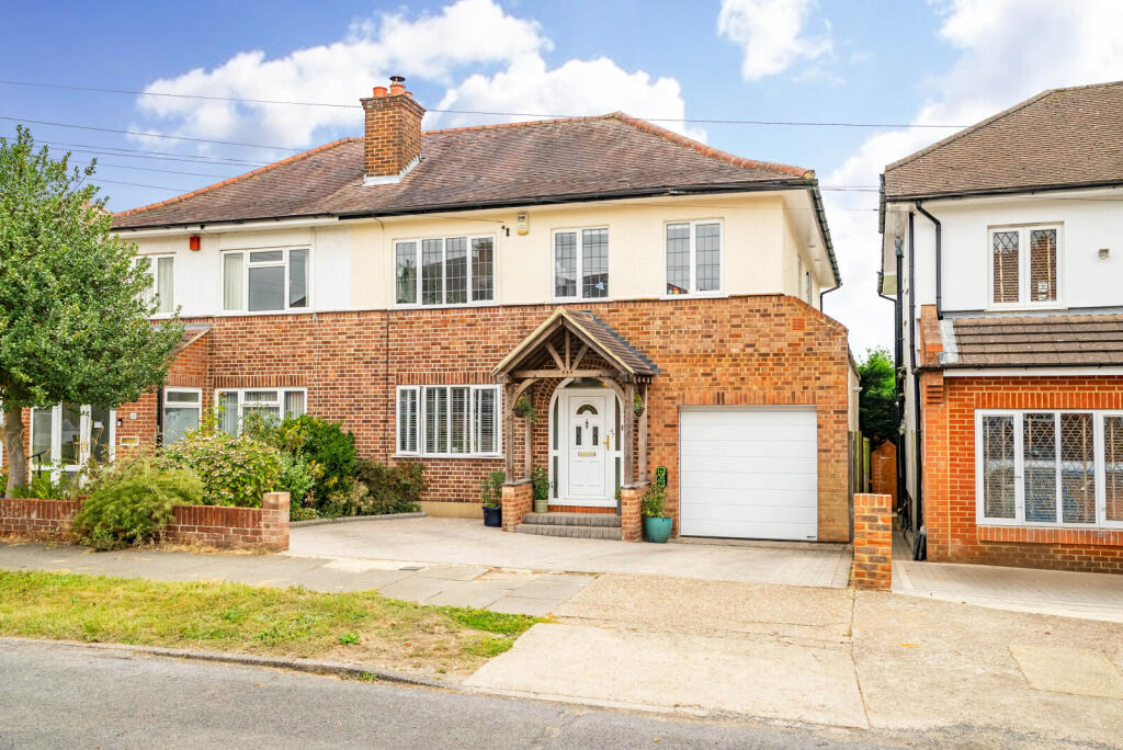 Queens Crescent, St. Albans, Hertfordshire, AL4