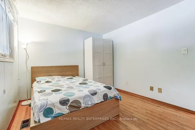 Additional image 31 of 1231 Kingsmead Cres