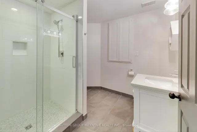 Additional image 46 of 11 Safari Crt