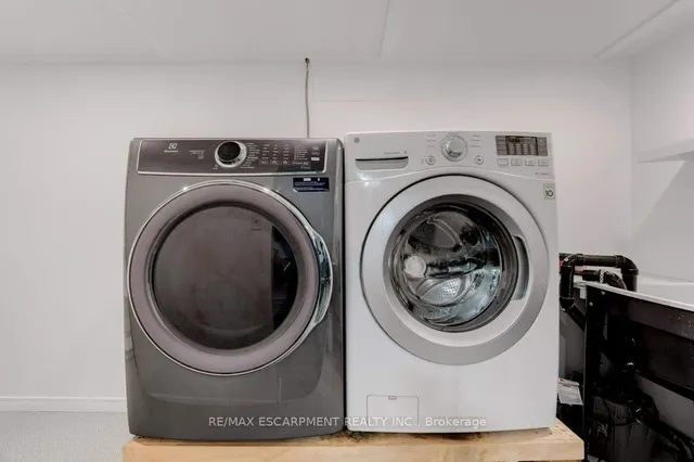 Additional image 35 of 636 WEST OVAL Dr